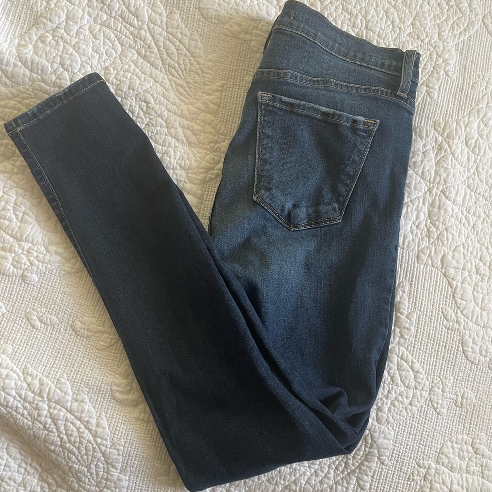 Kan can distressed skinny jeans